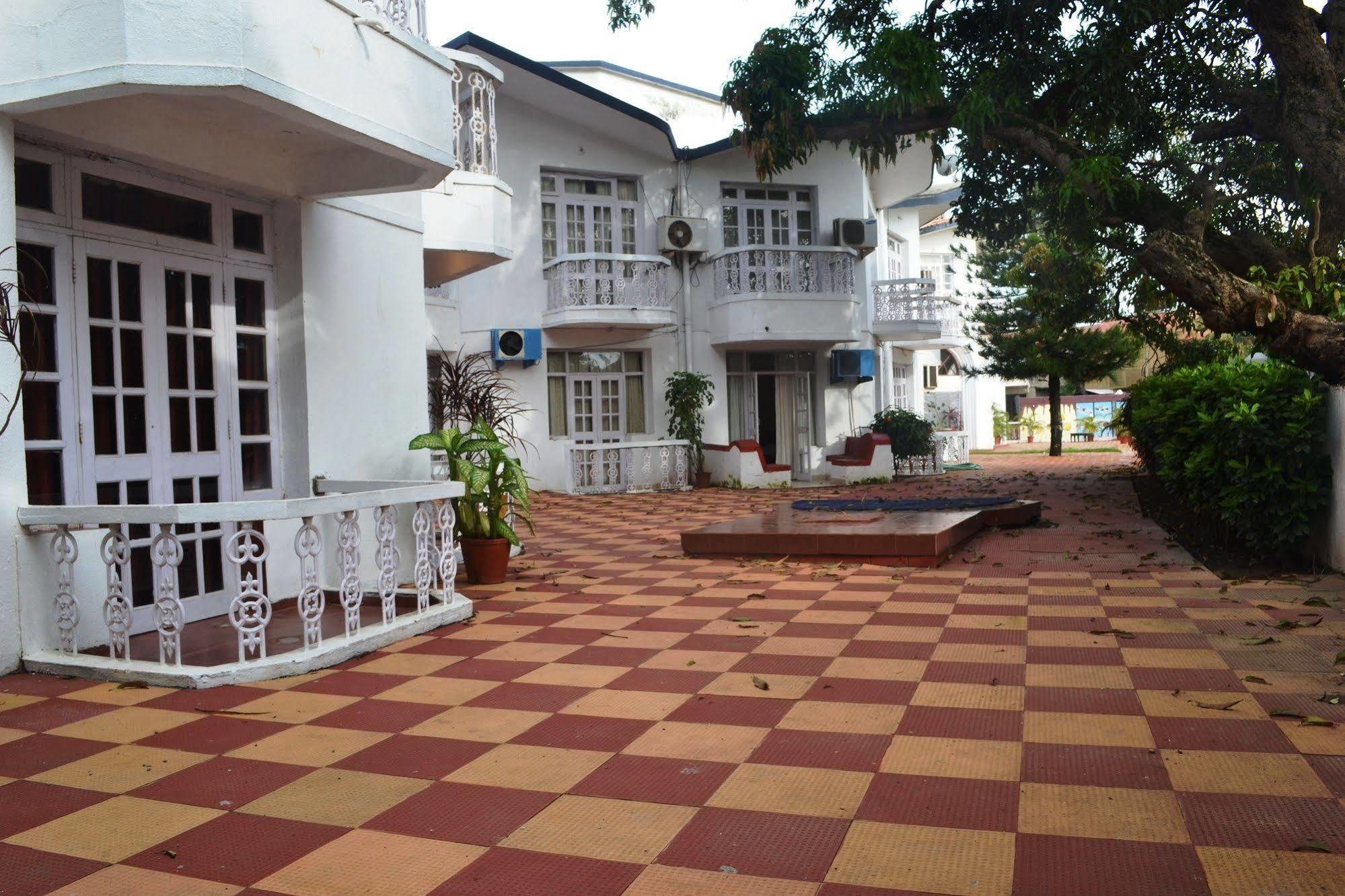 Resort Sunset Candolim