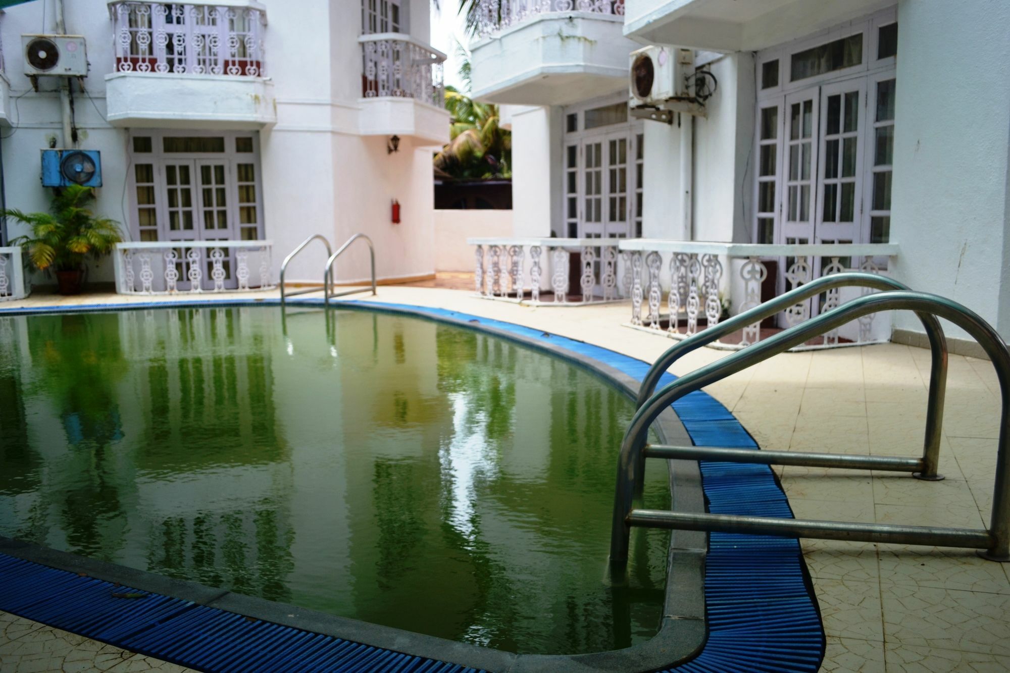 Resort Sunset Candolim
